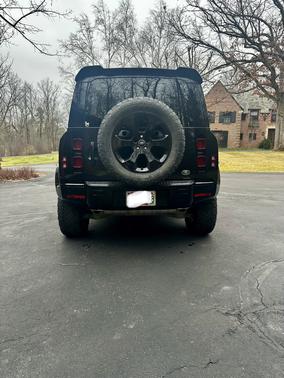 2022 Land Rover Defender SE