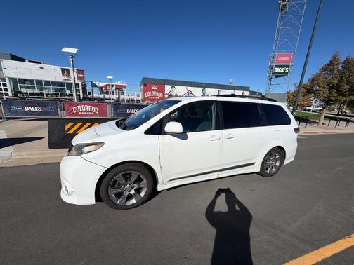 White 2011 Toyota Sienna SE