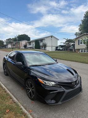 Black 2019 Toyota Camry SE