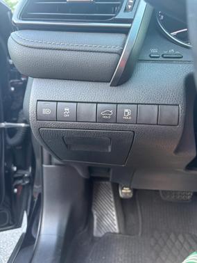 Black 2019 Toyota Camry SE