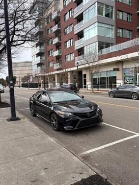 Black 2019 Toyota Camry SE