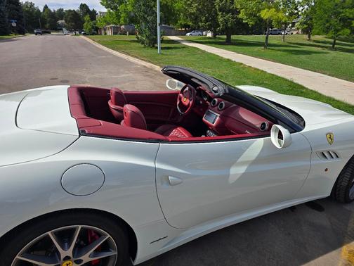 White 2010 Ferrari California Base