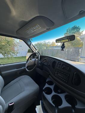 White 2008 Ford E350 Super Duty XLT Wagon