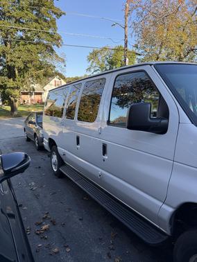 White 2008 Ford E350 Super Duty XLT Wagon