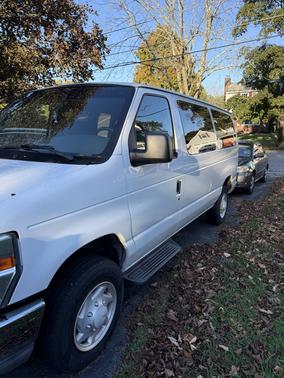 White 2008 Ford E350 Super Duty XLT Wagon
