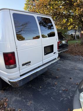 White 2008 Ford E350 Super Duty XLT Wagon