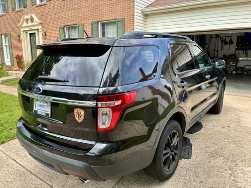 Black 2015 Ford Explorer Base