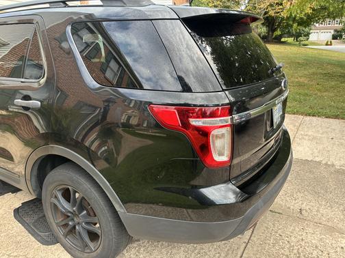 Black 2015 Ford Explorer Base