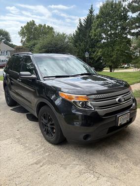 Black 2015 Ford Explorer Base