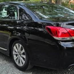 Black 2011 Toyota Avalon Limited