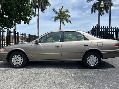 1999 Toyota Camry LE