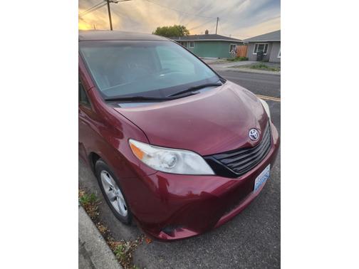 Beige 2015 Toyota Sienna L