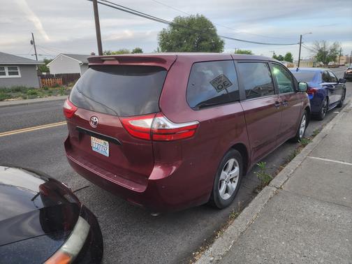 Beige 2015 Toyota Sienna L