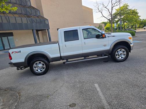 White 2013 Ford F-250 Lariat