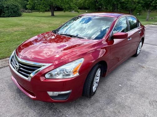 Red 2013 Nissan Altima 2.5 S