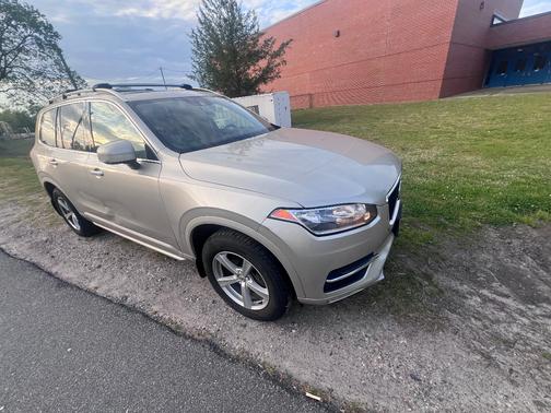 Beige 2016 Volvo XC90 T5 Momentum