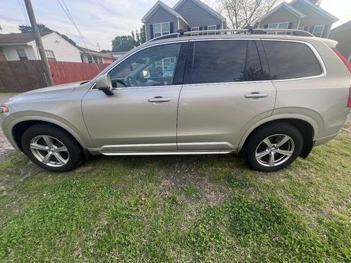 Beige 2016 Volvo XC90 T5 Momentum