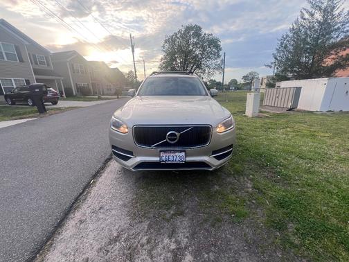 Beige 2016 Volvo XC90 T5 Momentum