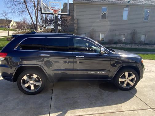 Photo 3 of 10 of 2015 Jeep Grand Cherokee Overland