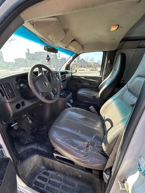 White 2010 Chevrolet Express 2500 Base