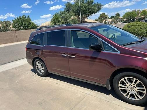 Red 2013 Honda Odyssey EX