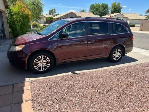 Red 2013 Honda Odyssey EX