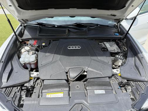 White 2019 Audi Q8 3.0T Premium