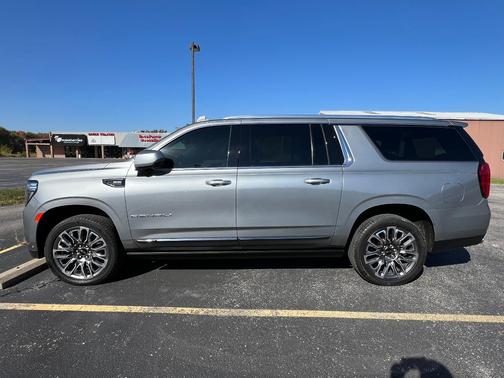 Gray 2023 GMC Yukon XL Denali Ultimate
