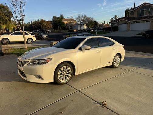 2015 Lexus ES 300h Base