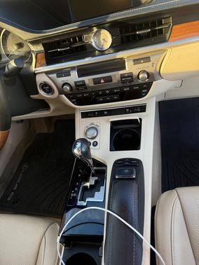 2015 Lexus ES 300h Base