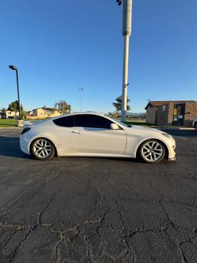 White 2013 Hyundai Genesis Coupe 2.0T