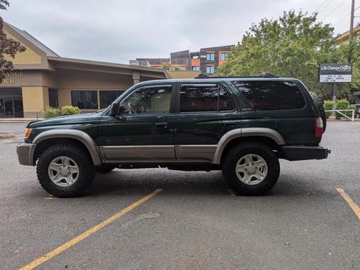 Green 2000 Toyota 4Runner Limited 4WD
