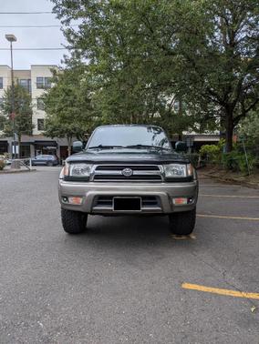 Green 2000 Toyota 4Runner Limited 4WD