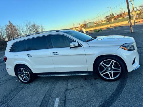 White 2017 Mercedes-Benz GLS 550 4MATIC