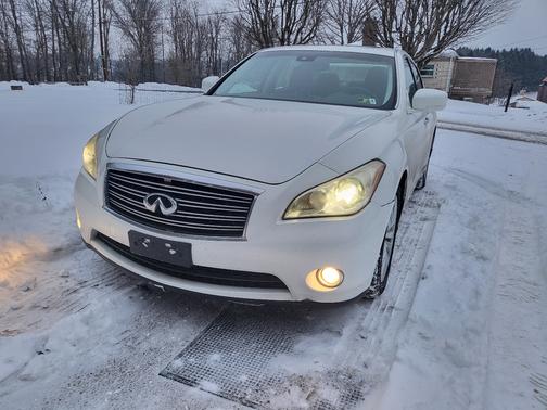 2011 INFINITI M37x Base