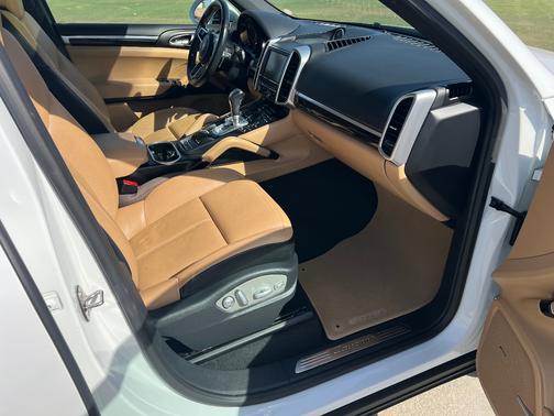 White 2015 Porsche Cayenne Cayenne Diesel
