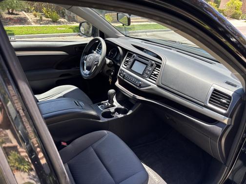 2015 Toyota Highlander LE