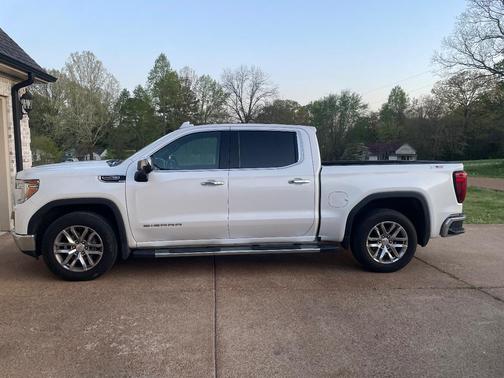 White 2021 GMC Sierra 1500 SLT