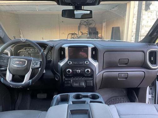 White 2021 GMC Sierra 1500 SLT