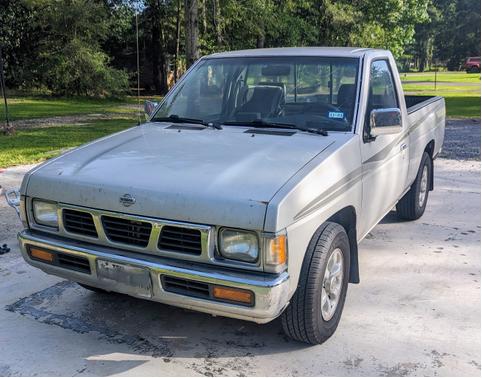 1997 Nissan Pickup Truck XE