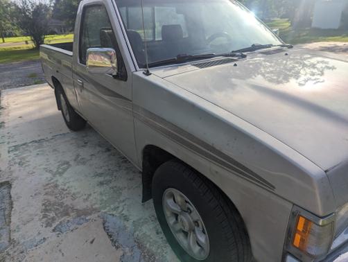 1997 Nissan Pickup Truck XE