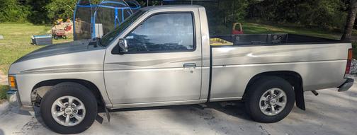 1997 Nissan Pickup Truck XE