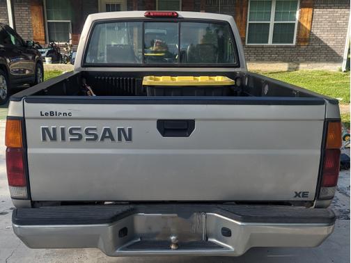 1997 Nissan Pickup Truck XE