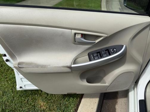 White 2011 Toyota Prius IV