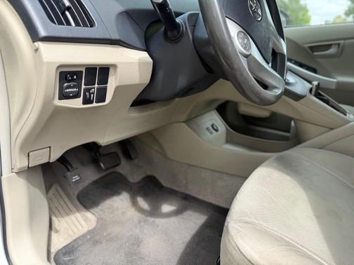 White 2011 Toyota Prius IV