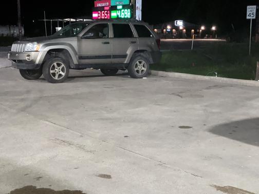 Beige 2005 Jeep Grand Cherokee Laredo