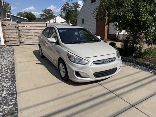 White 2016 Hyundai Accent SE