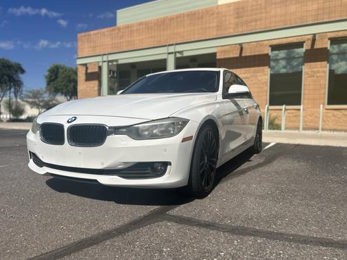 White 2014 BMW 320 i