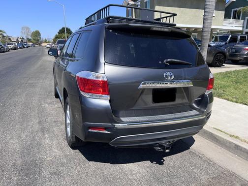 Gray 2012 Toyota Highlander SE