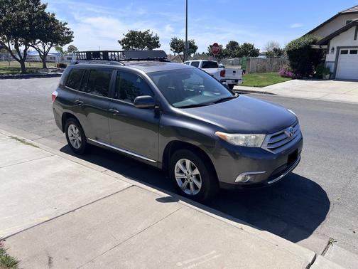 Gray 2012 Toyota Highlander SE